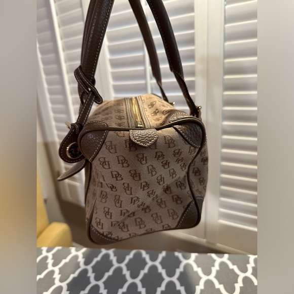 DOONEY & BOURKE Doctors Satchel, Signature Fabric, Pebble Leather Accents 🤎 - Picture 5 of 17